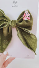 Load image into Gallery viewer, Lucky Babe Sequin Bow
