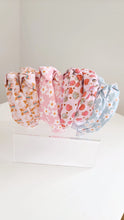 Load image into Gallery viewer, Daisy knot Headband- Blue
